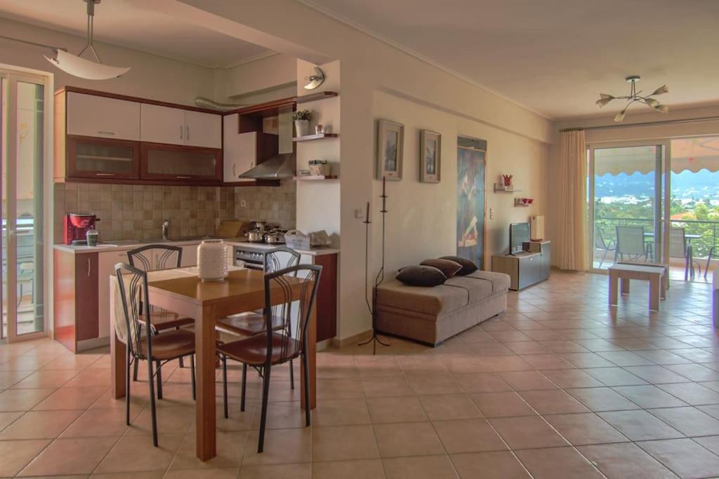 Apartment Artsy&charming 70 M2 Flat- 300 Mtrs From The Kalamata